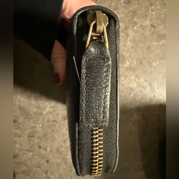 Gucci Black Leather Gold Bee and Star Long Zip Wallet with COA - Picture 5 of 13